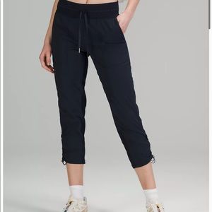 Lululemon cropped navy blue dance pant